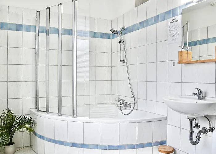 Apartamento Deluxe! Hbf-naehe Mit Kingsize-bett, 65 M2 *